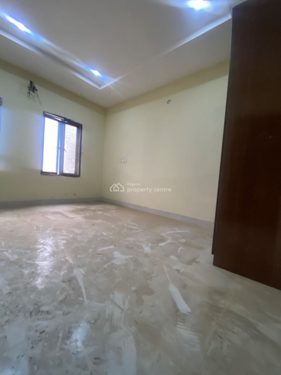 Distress! Very Spacious 3bedroom Flat with Bq, Orchid Road Lekki, Lekki, Lagos, Flat / Apartment for Sale