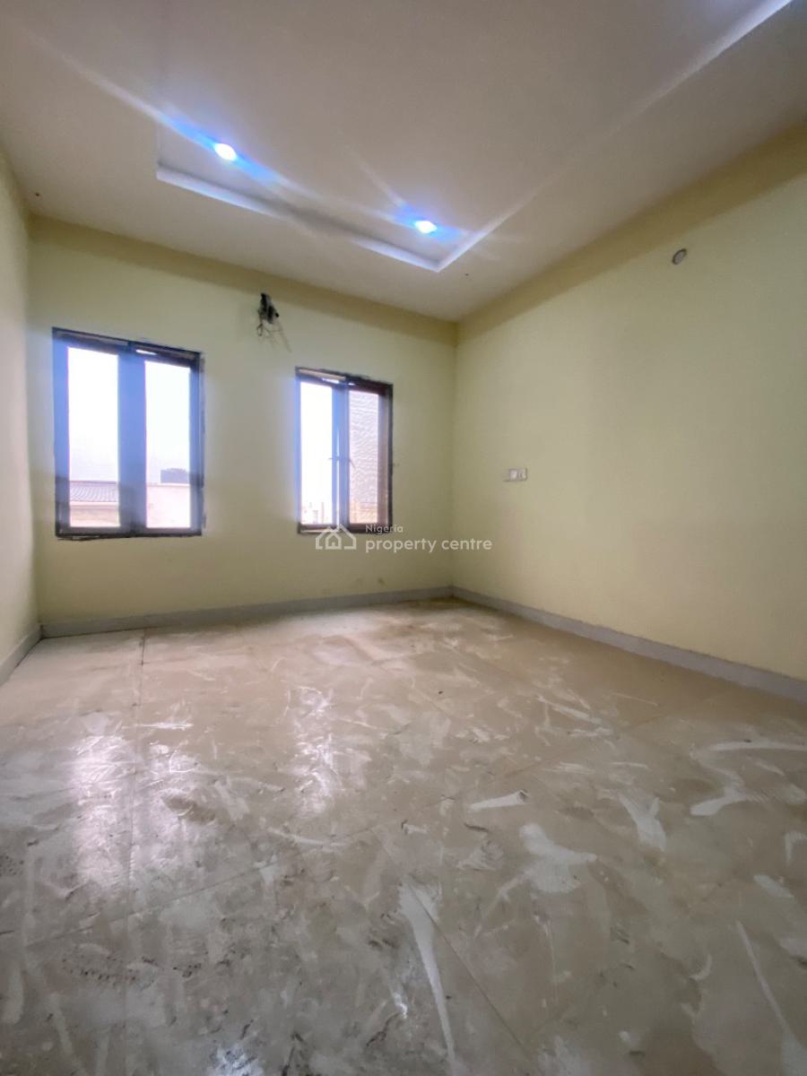 Distress! Very Spacious 3bedroom Flat with Bq, Orchid Road Lekki, Lekki, Lagos, Flat / Apartment for Sale