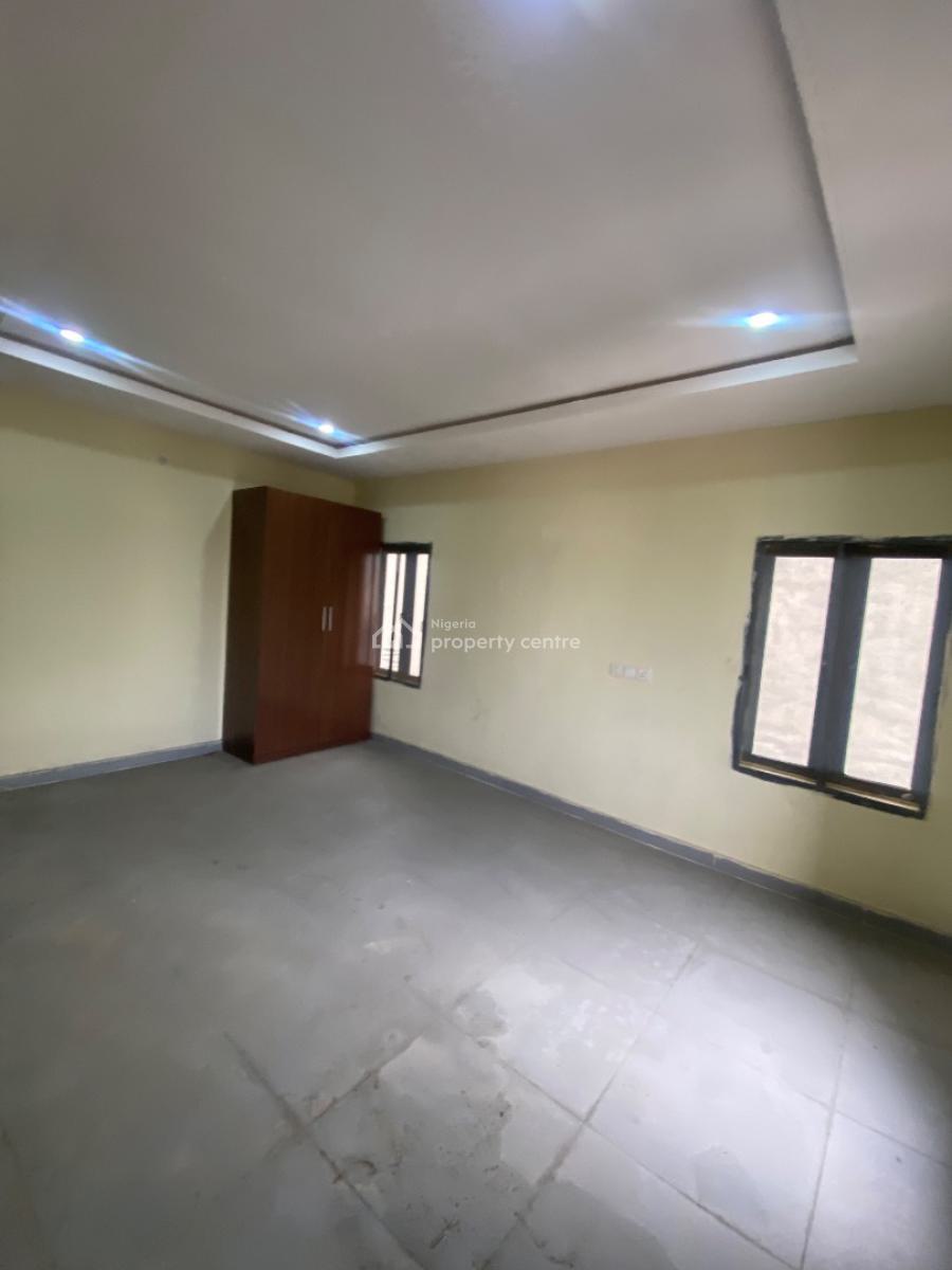 Distress! Very Spacious 3bedroom Flat with Bq, Orchid Road Lekki, Lekki, Lagos, Flat / Apartment for Sale