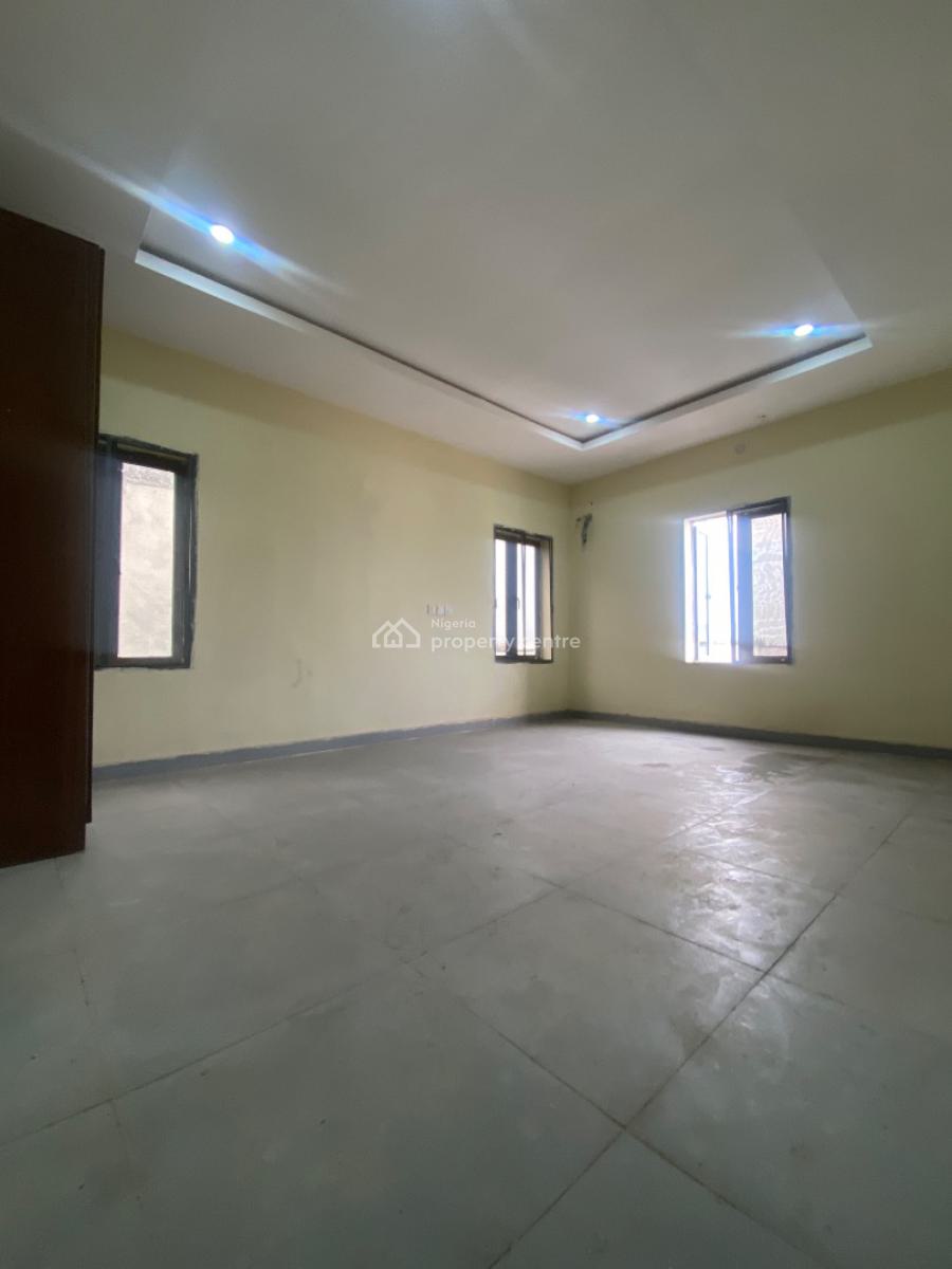 Distress! Very Spacious 3bedroom Flat with Bq, Orchid Road Lekki, Lekki, Lagos, Flat / Apartment for Sale