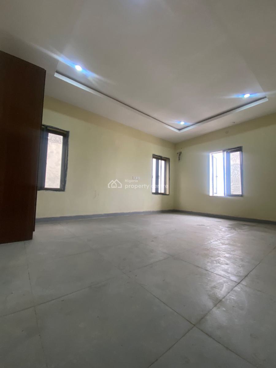 Distress! Very Spacious 3bedroom Flat with Bq, Orchid Road Lekki, Lekki, Lagos, Flat / Apartment for Sale