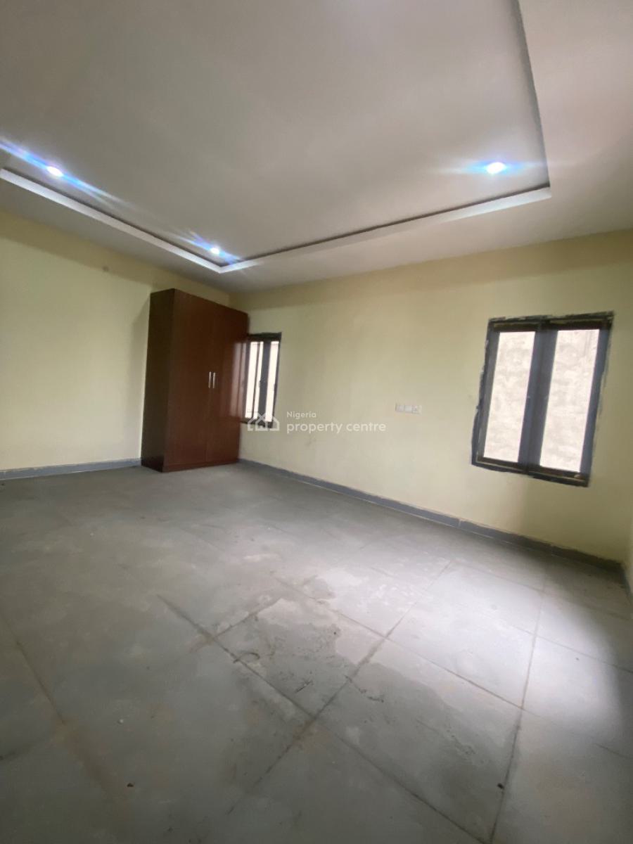 Distress! Very Spacious 3bedroom Flat with Bq, Orchid Road Lekki, Lekki, Lagos, Flat / Apartment for Sale