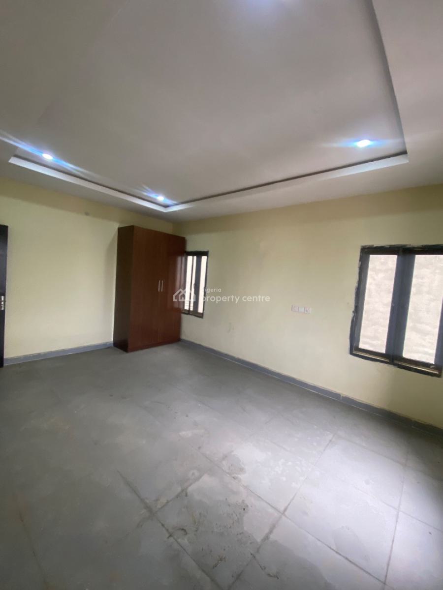 Distress! Very Spacious 3bedroom Flat with Bq, Orchid Road Lekki, Lekki, Lagos, Flat / Apartment for Sale