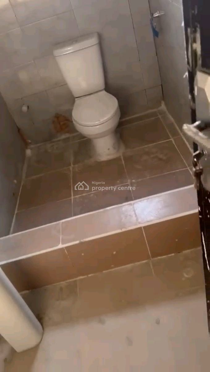 a Newly Built and Spacious 2bedroom Apartment (upstairs), Oloruntoyin Street, Oworonshoki, Shomolu, Lagos, Flat / Apartment for Rent