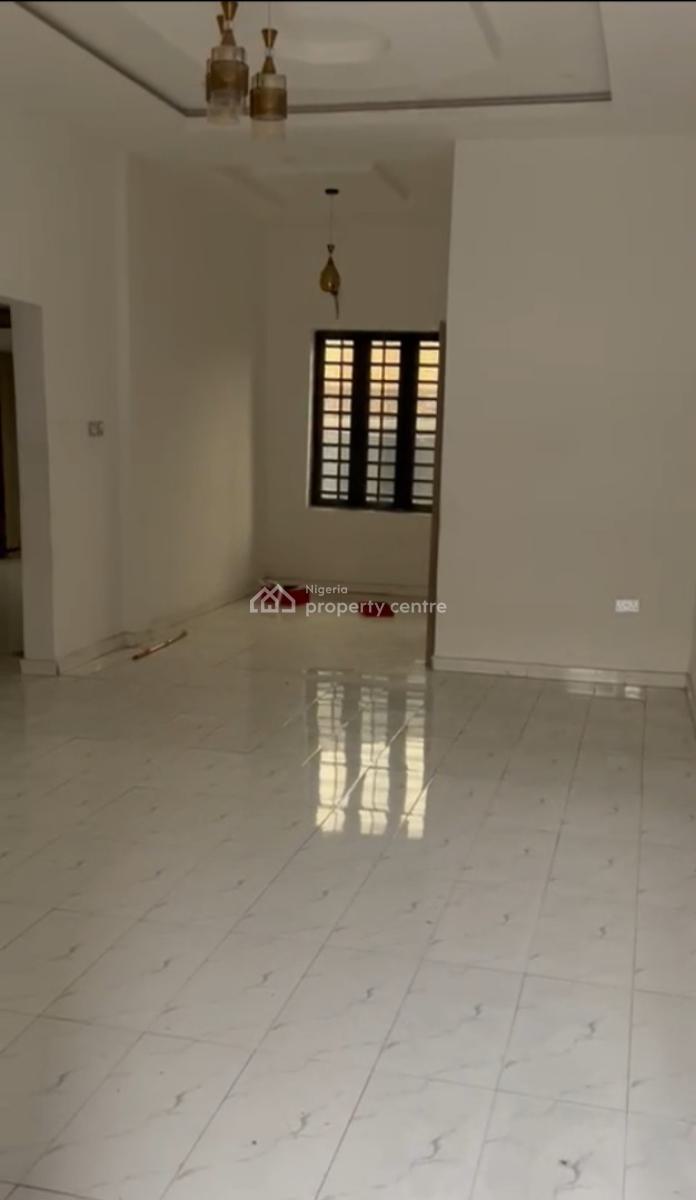 Well Maintained 2 Bedroom Apartment, Ologolo, Ologolo, Lekki, Lagos, Flat / Apartment for Rent