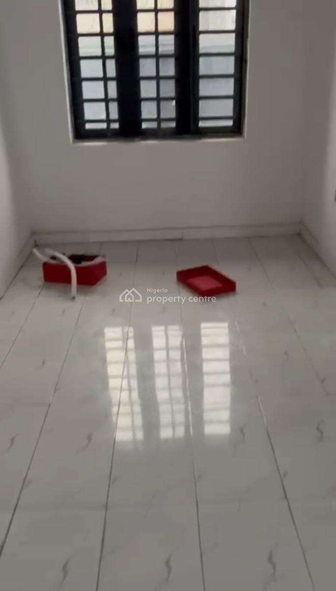 Well Maintained 2 Bedroom Apartment, Ologolo, Ologolo, Lekki, Lagos, Flat / Apartment for Rent