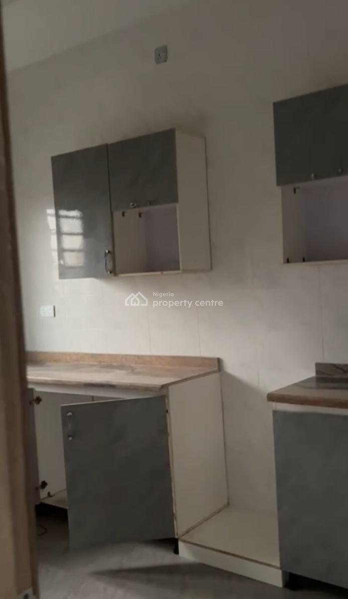 Well Maintained 2 Bedroom Apartment, Ologolo, Ologolo, Lekki, Lagos, Flat / Apartment for Rent