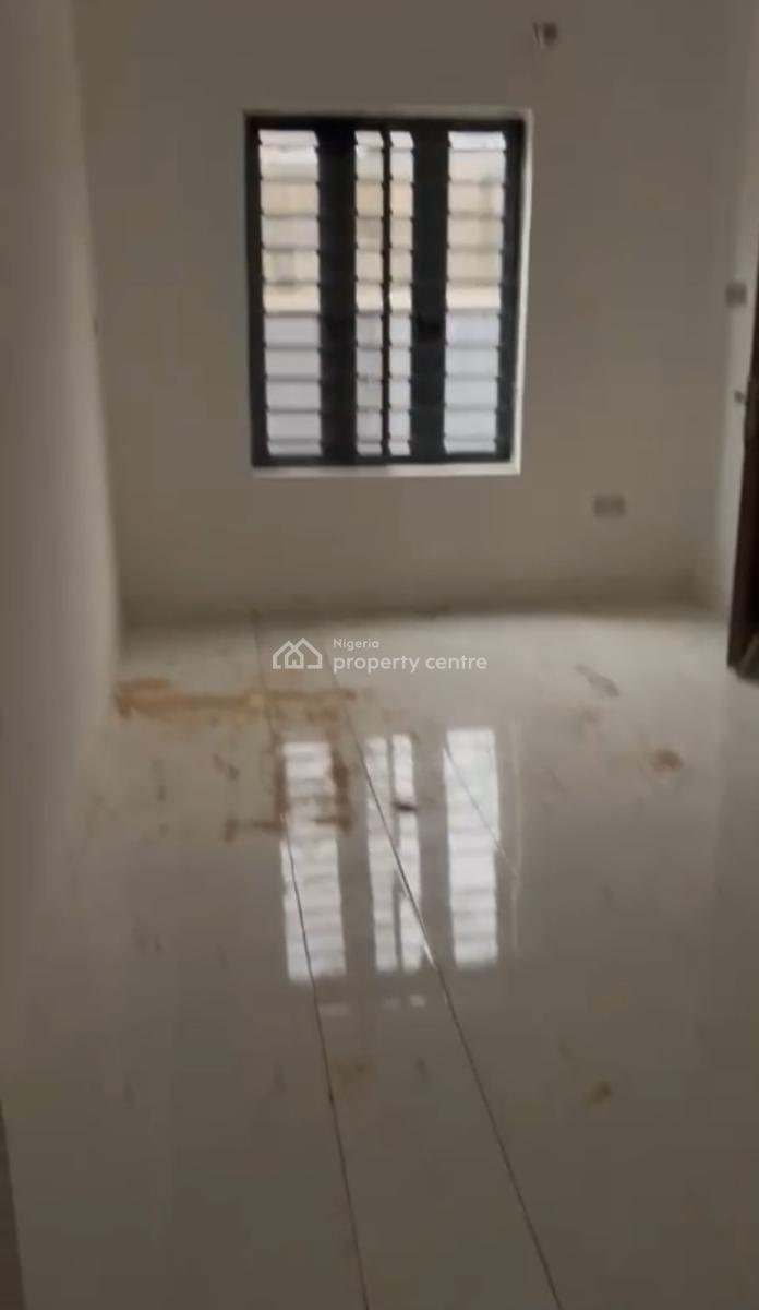 Well Maintained 2 Bedroom Apartment, Ologolo, Ologolo, Lekki, Lagos, Flat / Apartment for Rent
