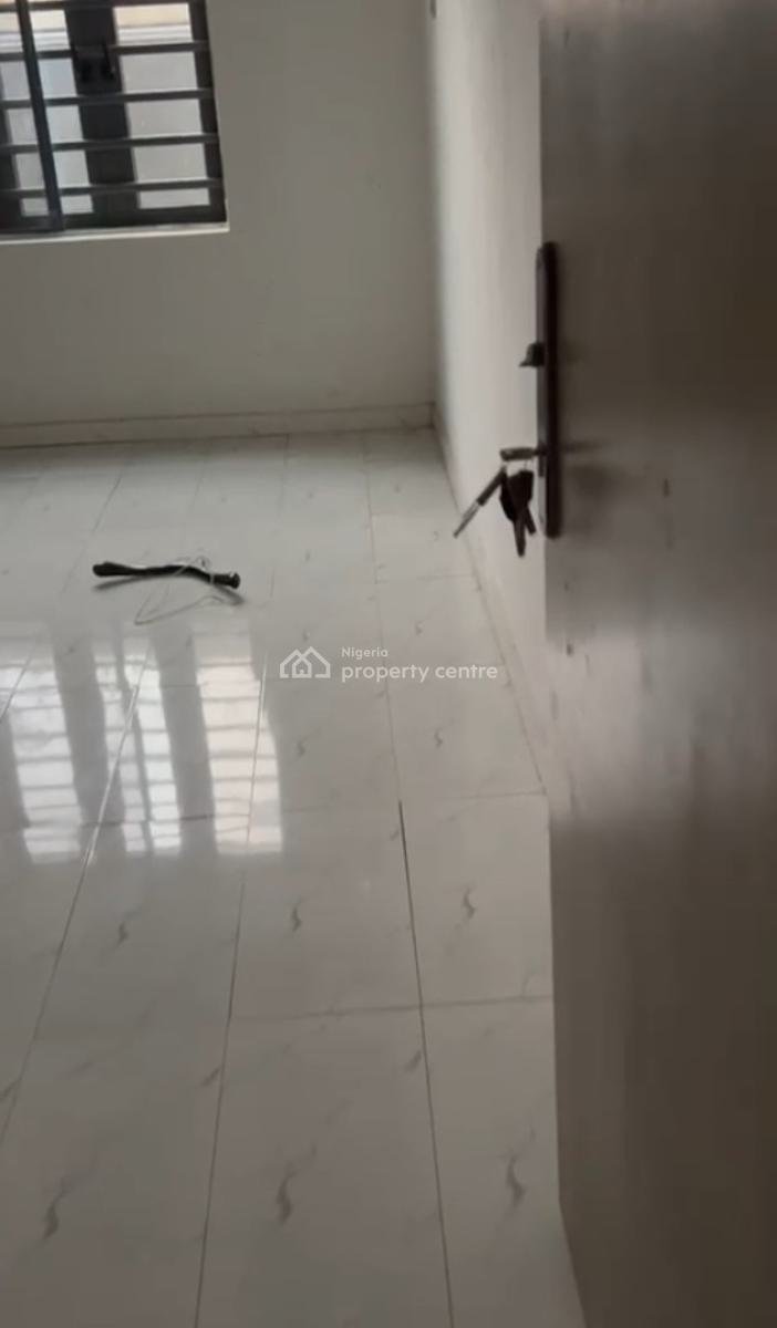 Well Maintained 2 Bedroom Apartment, Ologolo, Ologolo, Lekki, Lagos, Flat / Apartment for Rent
