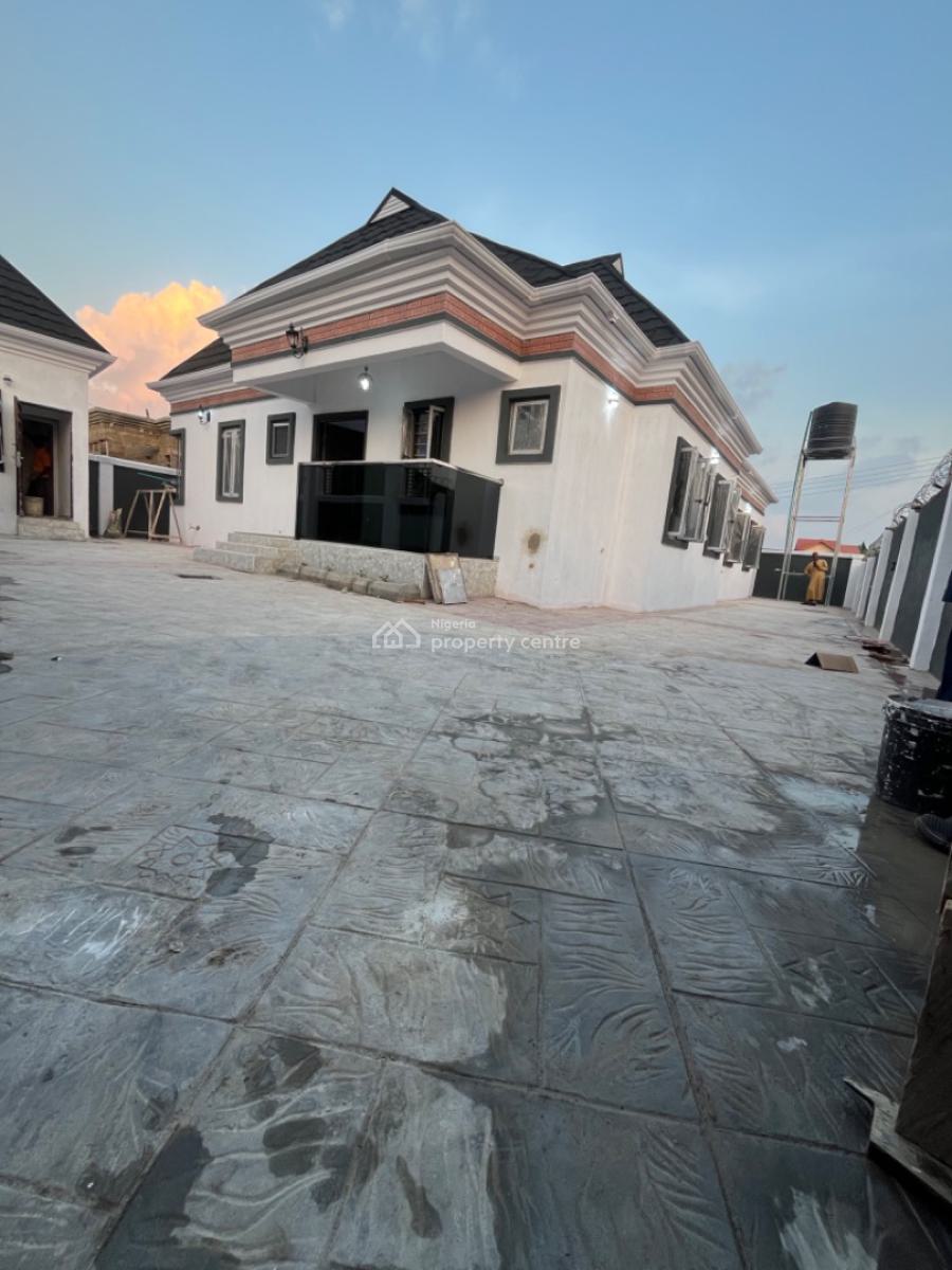 Executive 3 Bed Fully Detached Bungalow with Bq,solar Lightand Cctv, Behind Gmath Petrol Station Ile Tuntun Jericho Extension Ibadan, Jericho, Ibadan, Oyo, Detached Bungalow for Sale