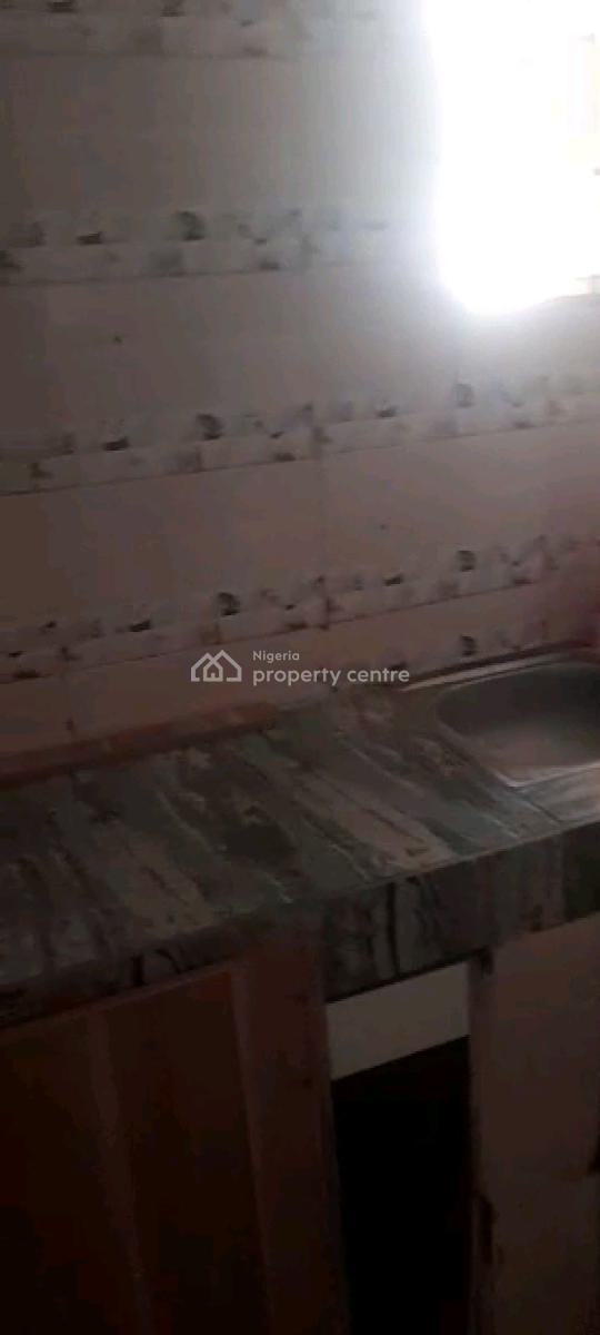 Standard N Executive  Mini Flat, Old Yaba Road, Adekunle, Yaba, Lagos, Mini Flat (room and Parlour) for Rent