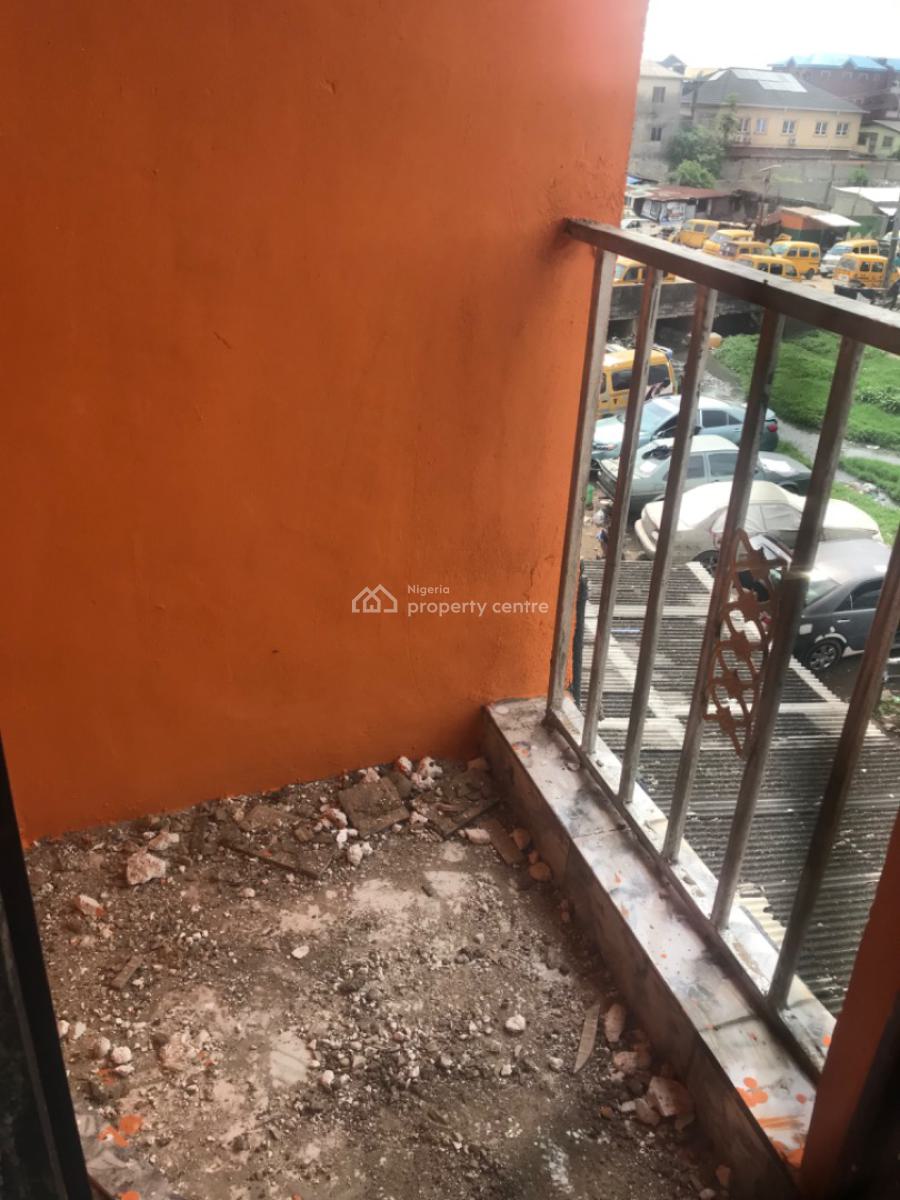 Roomself Contain, Off Market Street, Shomolu, Lagos, Self Contain (single Rooms) for Rent