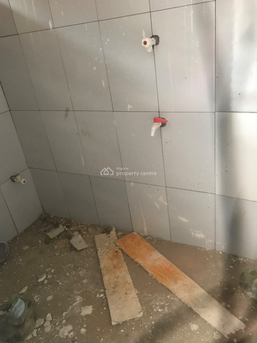 Roomself Contain, Off Market Street, Shomolu, Lagos, Self Contain (single Rooms) for Rent