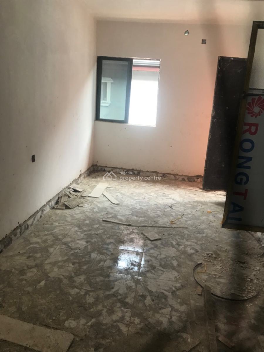 Roomself Contain, Off Market Street, Shomolu, Lagos, Self Contain (single Rooms) for Rent