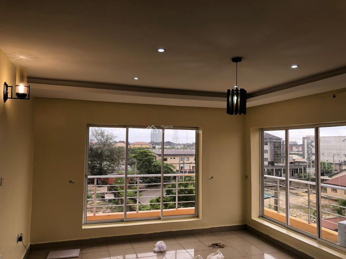 Unparalleled Value! 3-bedroom Apartment with Ample Parking, Lekki Phase 1, Lekki, Lagos, Flat / Apartment for Sale