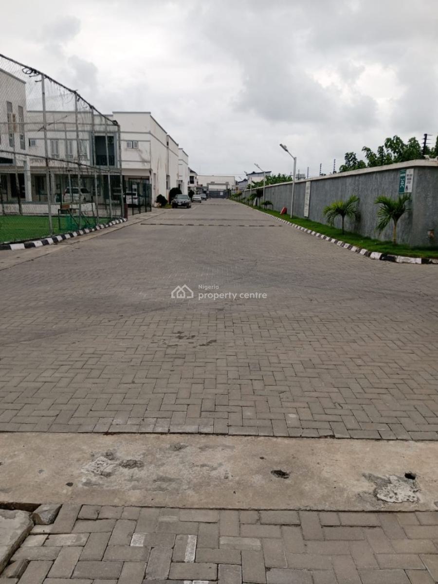 Fantastic 1 Bedroom Duplex with Pool, Victoria Crest 4, Off Orchid Road, 2nd Toll Gate, Lekki, Lafiaji, Lekki, Lagos, Terraced Duplex Short Let