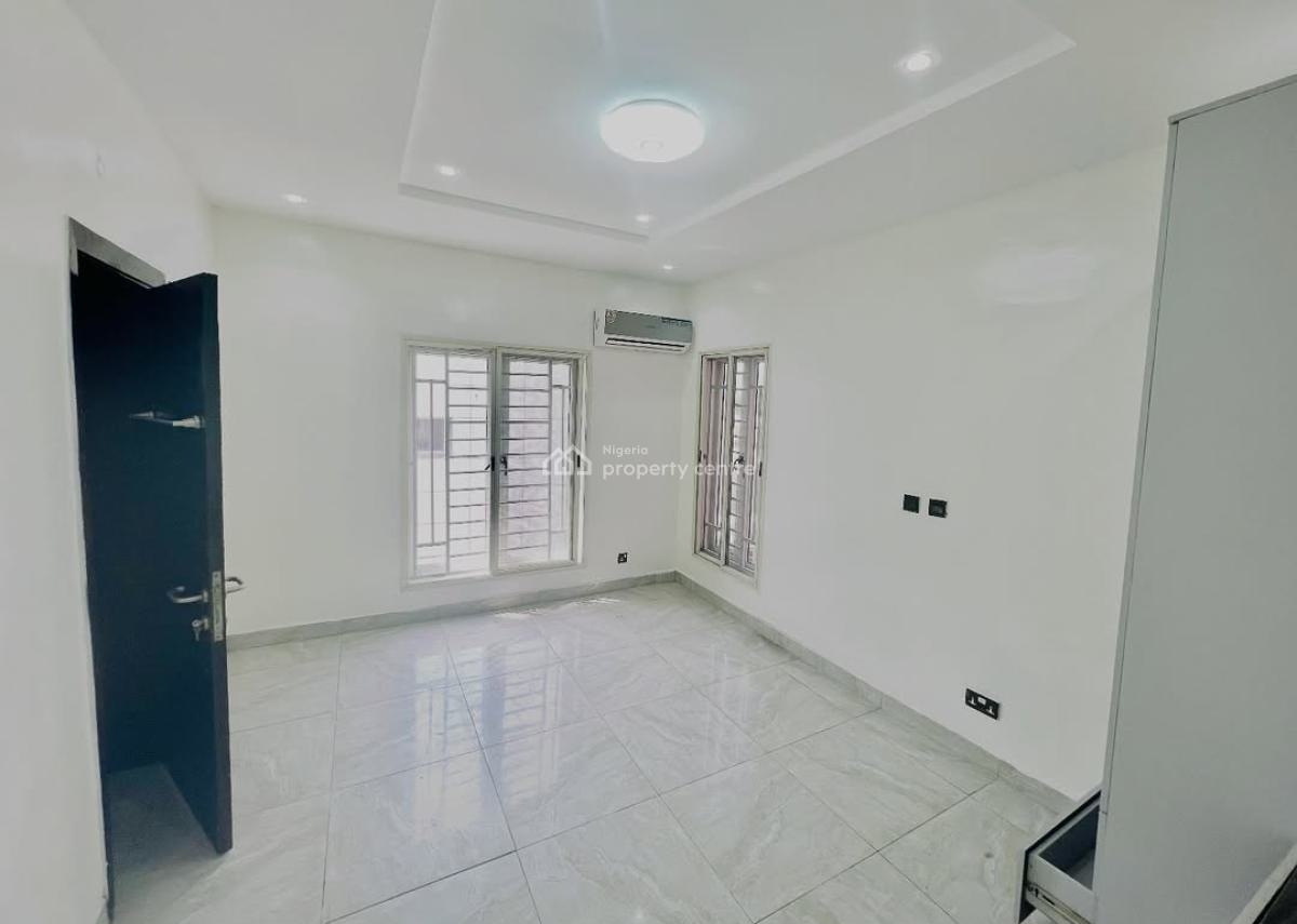 Fully Service 3bedroom Apartment at Main Lekki Phase 1, Lekki Phase 1, Lekki Phase 1, Lekki, Lagos, House for Sale