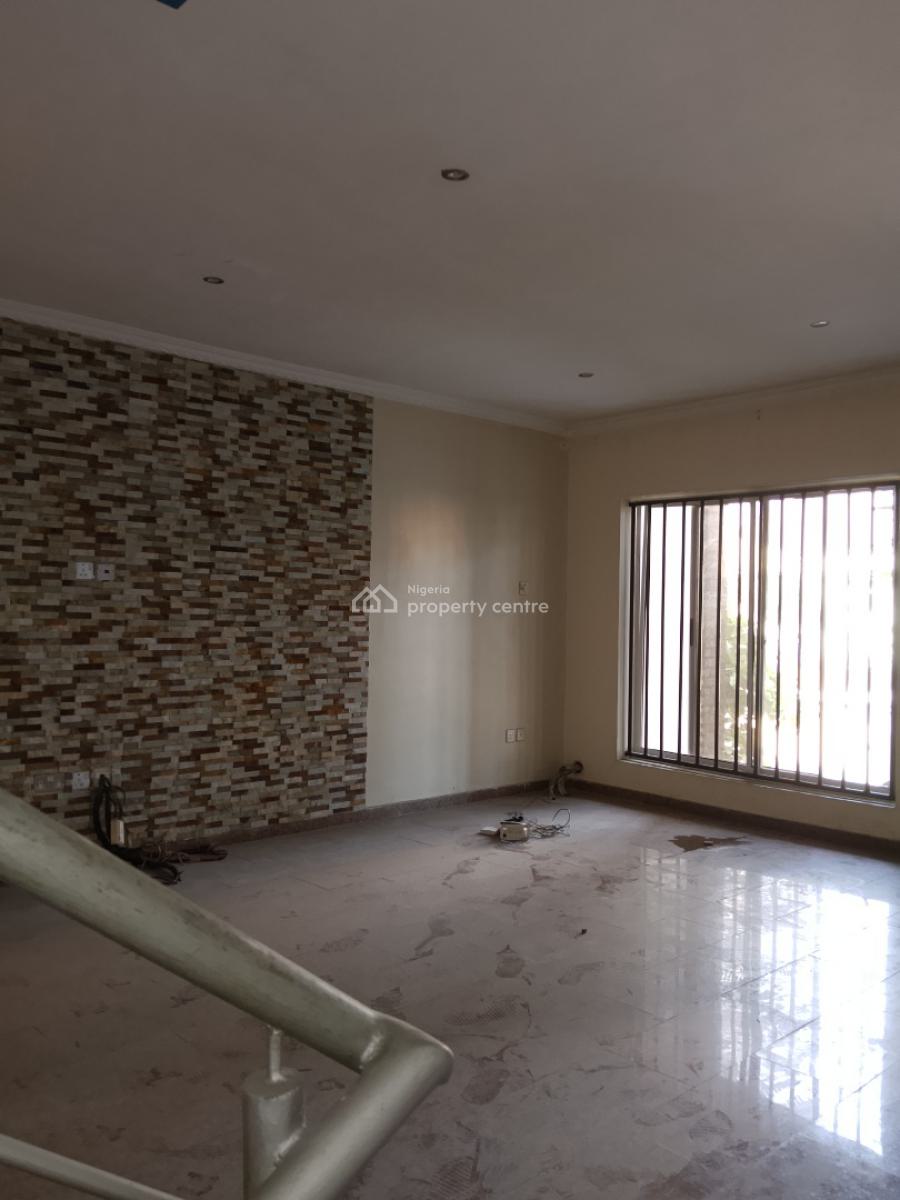 4bedroom Terrace Duplex with Bq, Swimming Pool,gym,etc, Mini Serviced Estate, Osapa, Lekki, Lagos, Terraced Duplex for Sale
