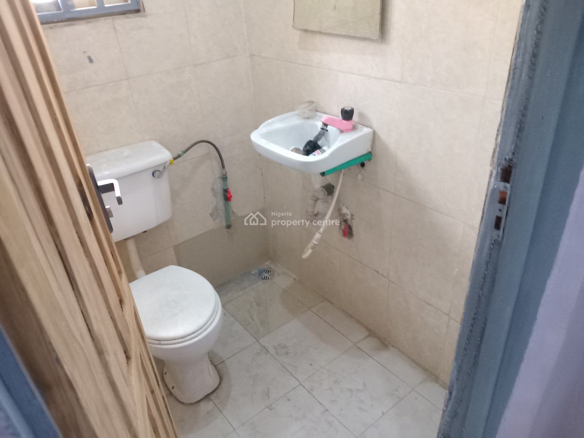 Washington Dc Roomself Con, Folagoro Estate, Yaba, Lagos, Self Contain (single Rooms) for Rent