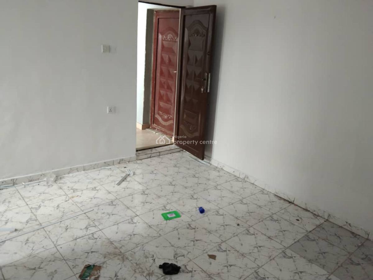 Toronto Roomself Con, Folagoro Estate, Yaba, Lagos, Self Contain (single Rooms) for Rent