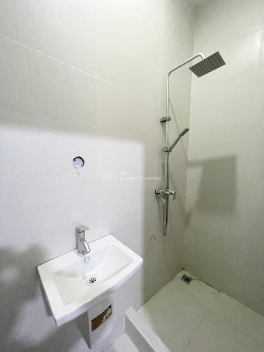 Luxury 3 Bedroom Serviced Apartments with Elevator in a Secure Estate, Osapa London, Lekki, Lagos, Flat / Apartment for Sale