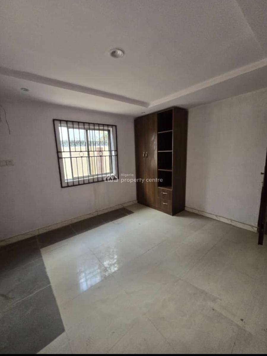 Renovated Spacious 3 Bedrom Flat + Amenities, Lovely Serene Environment @ Magodo Gra Phase 2 Lagos, Gra Phase 2, Magodo, Lagos, Flat / Apartment for Rent