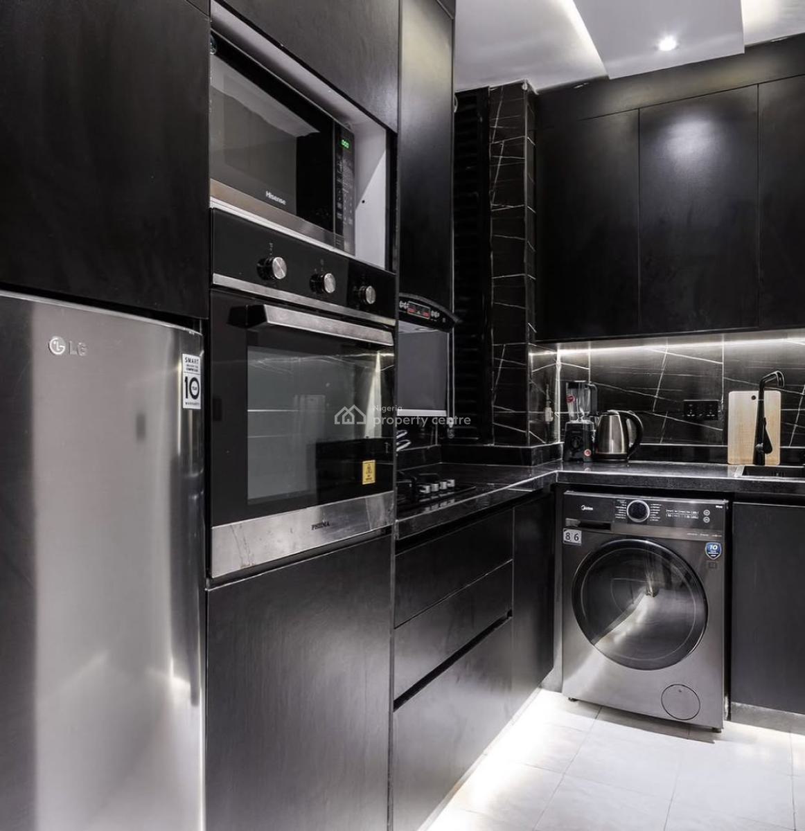 Three Bedroom Flat, Lekki Phase 1, Lekki, Lagos, Flat / Apartment for Rent