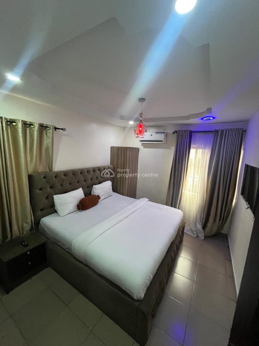 Cute Two Bedroom Apartment in a Secured Neighborhood, Magodo Estate, Gra Phase 2, Magodo, Lagos, Flat / Apartment Short Let