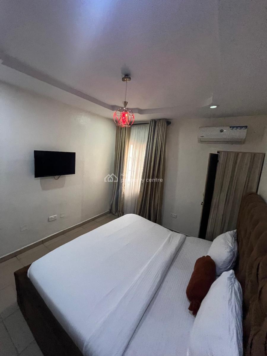 Cute Two Bedroom Apartment in a Secured Neighborhood, Magodo Estate, Gra Phase 2, Magodo, Lagos, Flat / Apartment Short Let