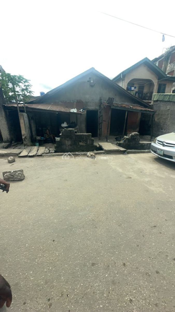 Demolishable Bungalow on Half Plot of Dry Land, Fadeyi, Shomolu, Lagos, Detached Bungalow for Sale