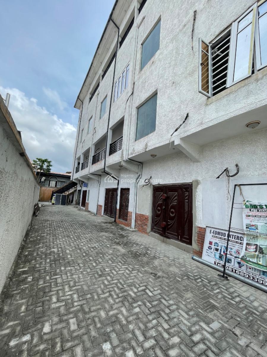 Shop at a Strategic Mall on The Expressway, Lekki - Epe Wax Press Way, Abijo, Lekki, Lagos, Plaza / Complex / Mall for Rent