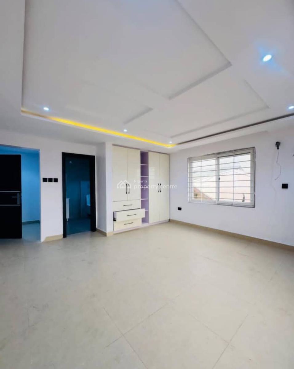 Spacious Massive Lurxy 3bedroom Flat with Bq, Off Admiraty Wey Lekki Phase One Lagos, Lekki Phase 1, Lekki, Lagos, Block of Flats for Sale