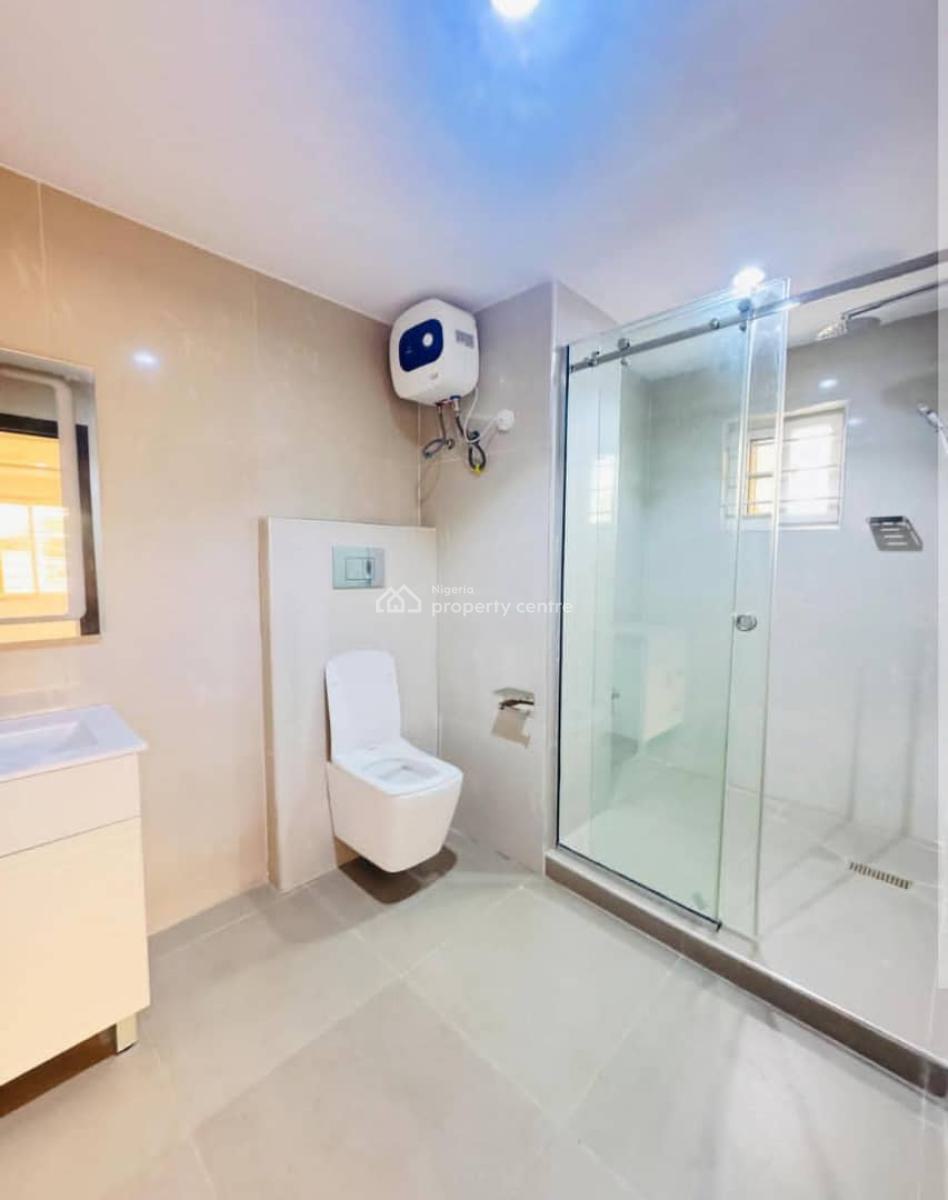 Spacious Massive Lurxy 3bedroom Flat with Bq, Off Admiraty Wey Lekki Phase One Lagos, Lekki Phase 1, Lekki, Lagos, Block of Flats for Sale