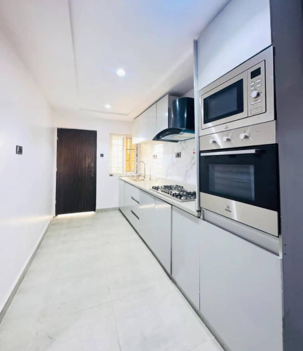 Spacious Massive Lurxy 3bedroom Flat with Bq, Off Admiraty Wey Lekki Phase One Lagos, Lekki Phase 1, Lekki, Lagos, Block of Flats for Sale