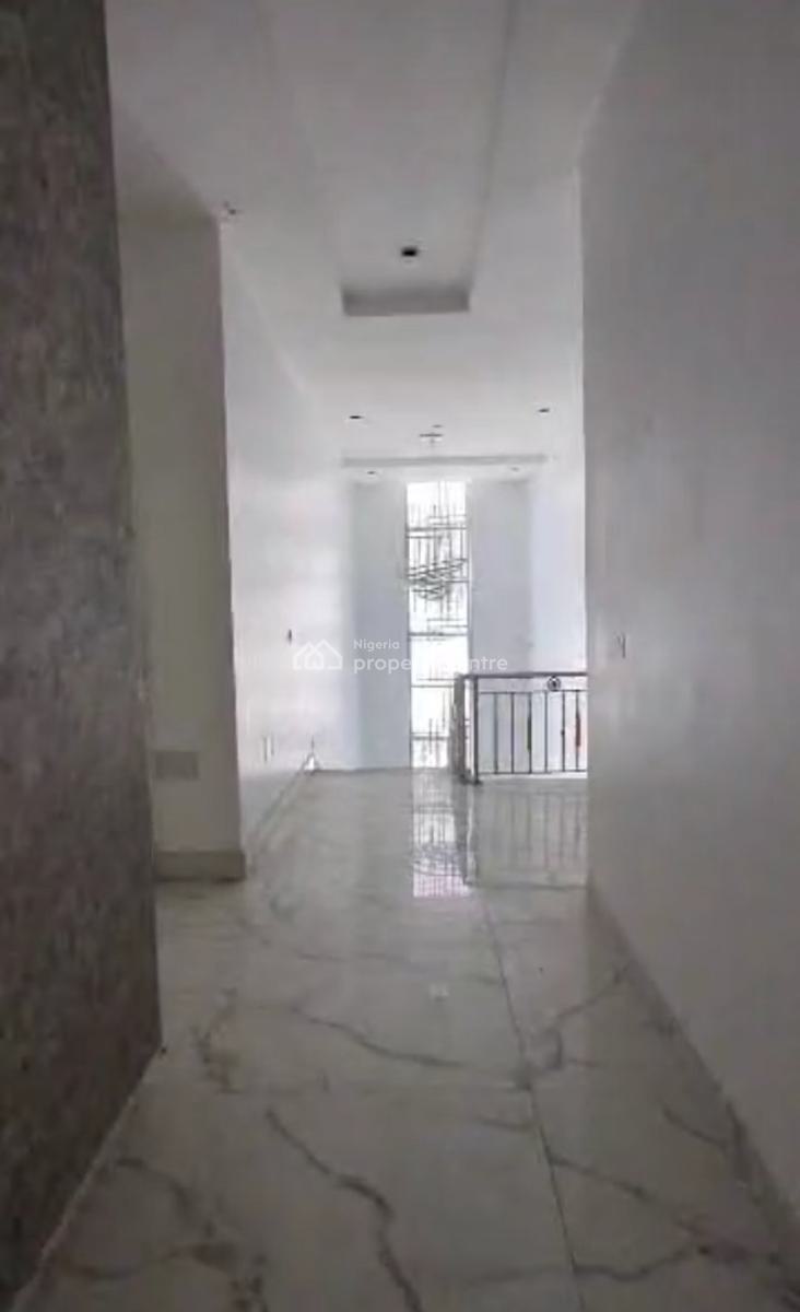 10 Bedrooms. with 25 Car Park 4 Sitting Room.  4bq., Maitama District, Abuja, Detached Duplex for Sale