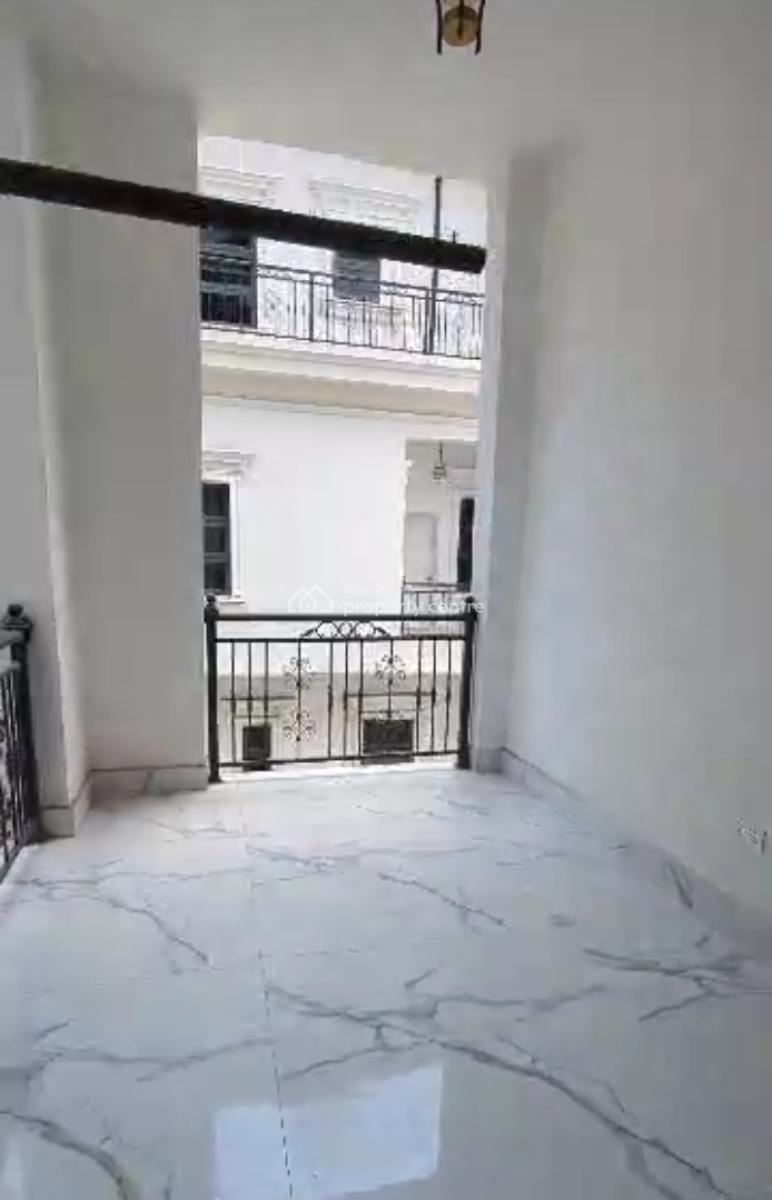 10 Bedrooms. with 25 Car Park 4 Sitting Room.  4bq., Maitama District, Abuja, Detached Duplex for Sale