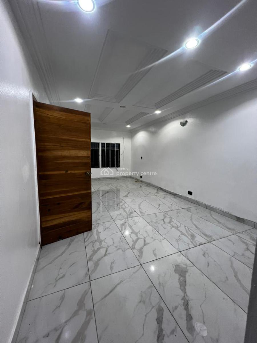 Standard Renovated 2 Bedroom Flat, Off Admiralty, Lekki Phase 1, Lekki, Lagos, Flat / Apartment for Rent