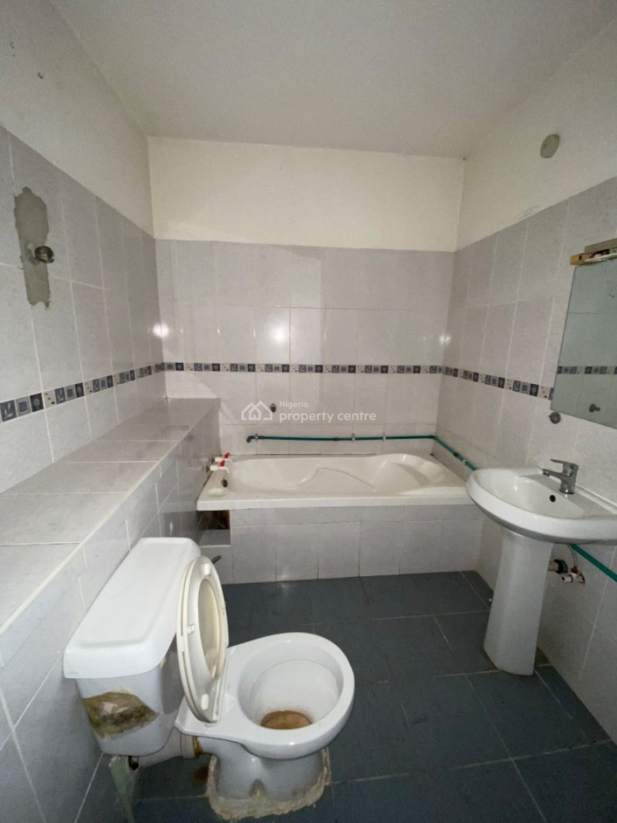 Big Room Self Constain Upstairs in a Secure Luxury Estate, in a Secure Luxury Estate, Ikota, Lekki, Lagos, Self Contain (single Rooms) for Rent