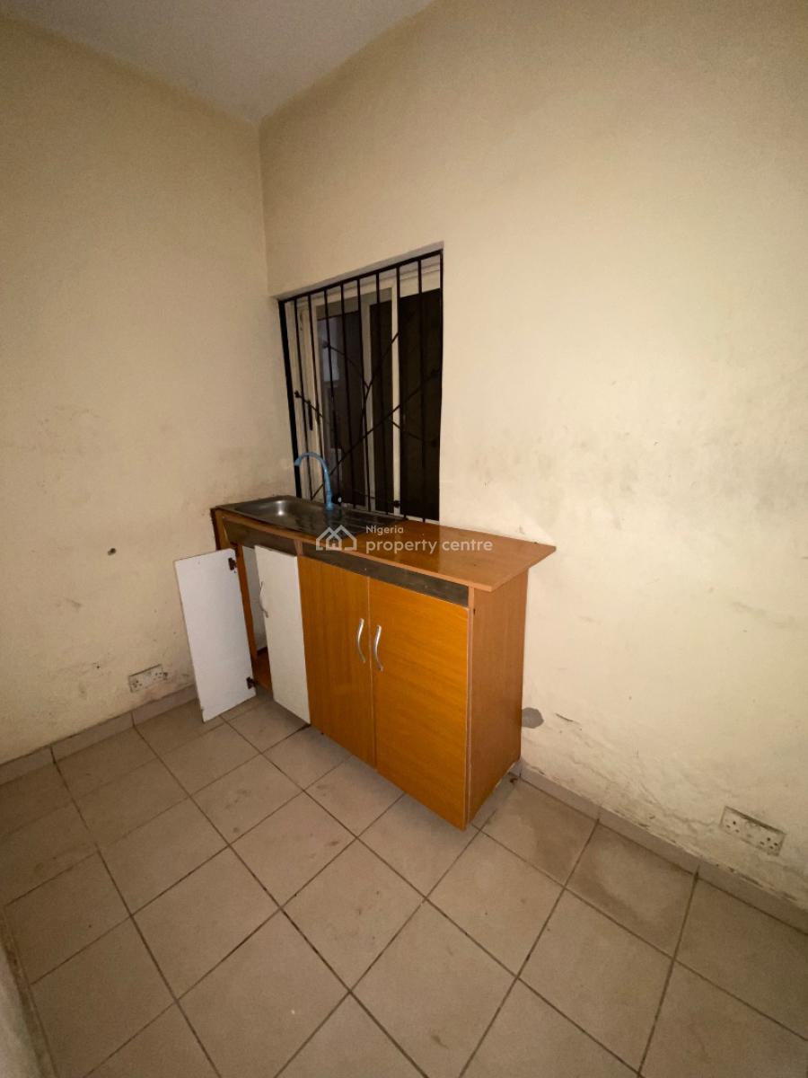 Big Room Self Constain Upstairs in a Secure Luxury Estate, in a Secure Luxury Estate, Ikota, Lekki, Lagos, Self Contain (single Rooms) for Rent