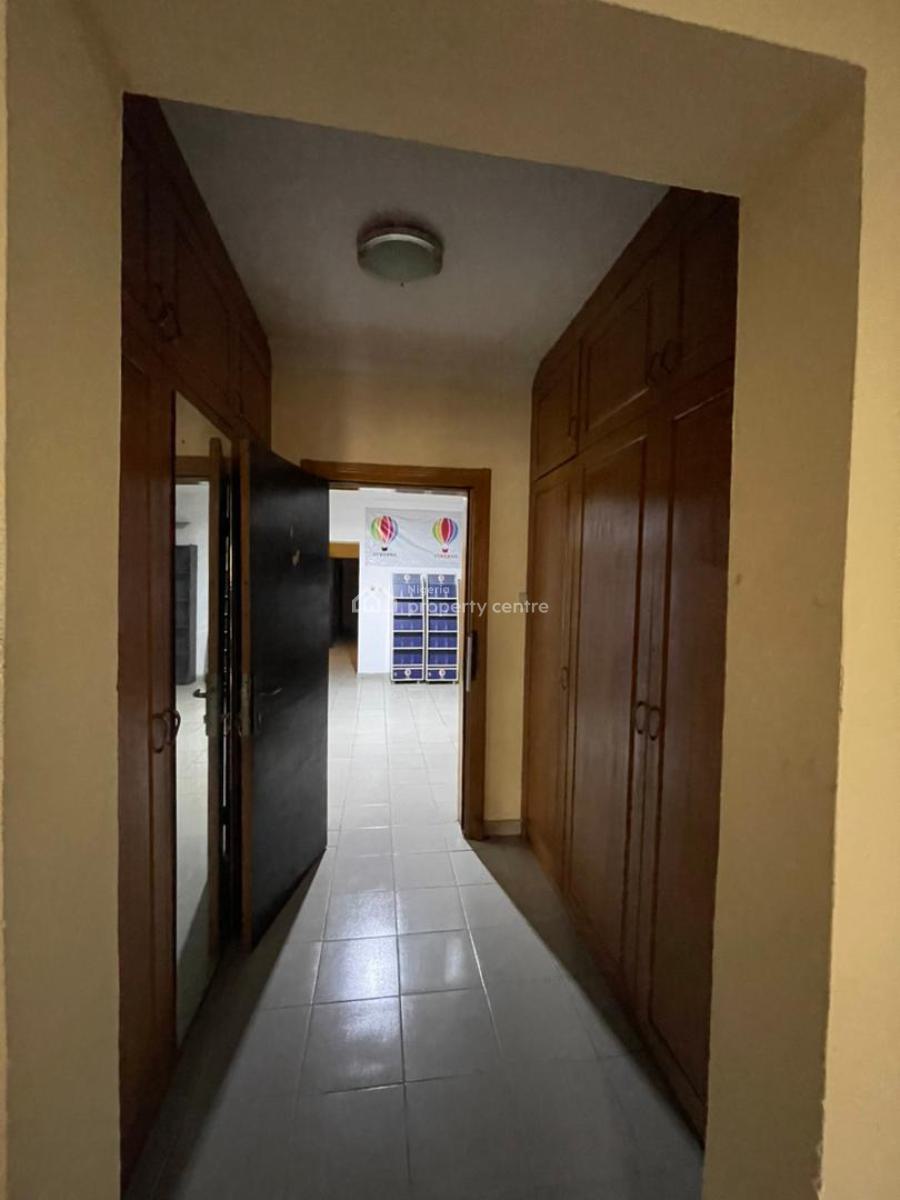 Well Maintained Ensuit 3 Bedroom Spacious Apt with Bq, Phase1 Proper, Lekki Phase 1, Lekki, Lagos, Flat / Apartment for Rent