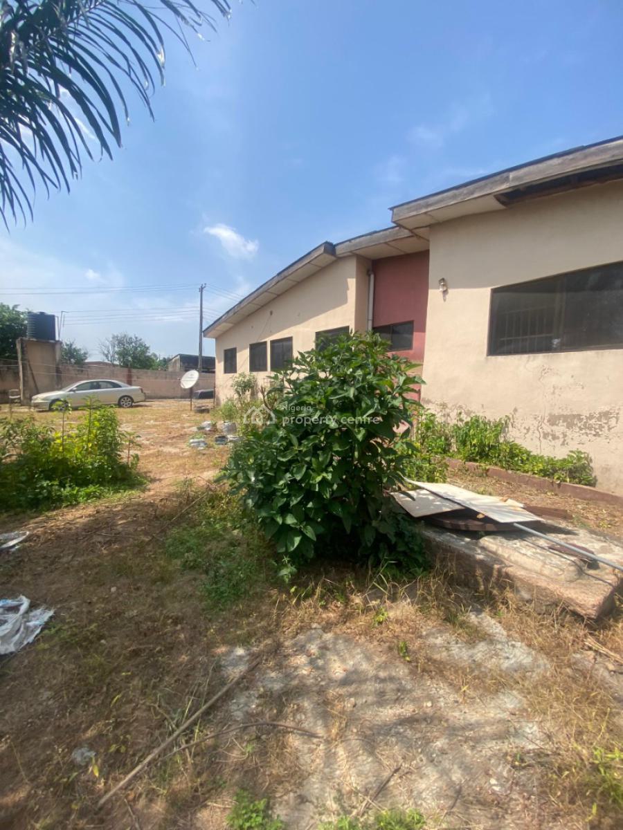 5 Bedroom Bungalow on 1 and a Half Plot of Land, Ijapo Extension Akure, Akure, Ondo, Detached Bungalow for Sale