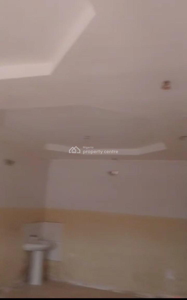 Just Out   Executive Super N Standard 2 Bedroom with 2tb , Downstair, Off Morocco of Yaba, Alagomeji, Yaba, Lagos, Flat / Apartment for Rent