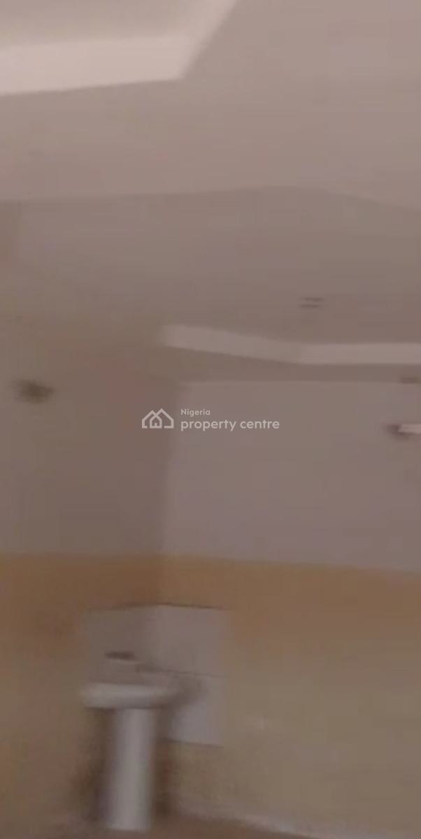 Just Out   Executive Super N Standard 2 Bedroom with 2tb , Downstair, Off Morocco of Yaba, Alagomeji, Yaba, Lagos, Flat / Apartment for Rent