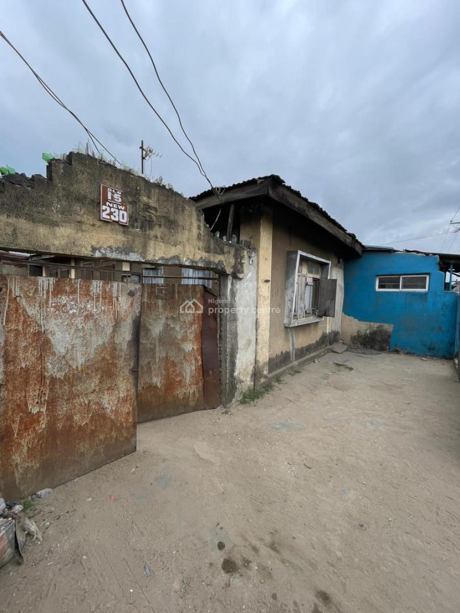 Old Building Suitable for Redevelopment, Itire, Mushin, Lagos, Detached Bungalow for Sale