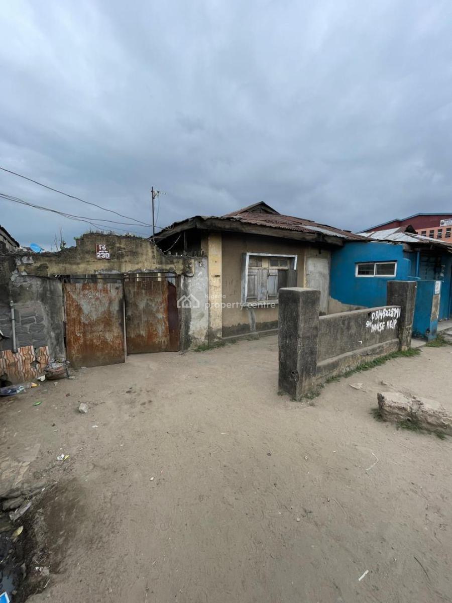 Old Building Suitable for Redevelopment, Itire, Mushin, Lagos, Detached Bungalow for Sale