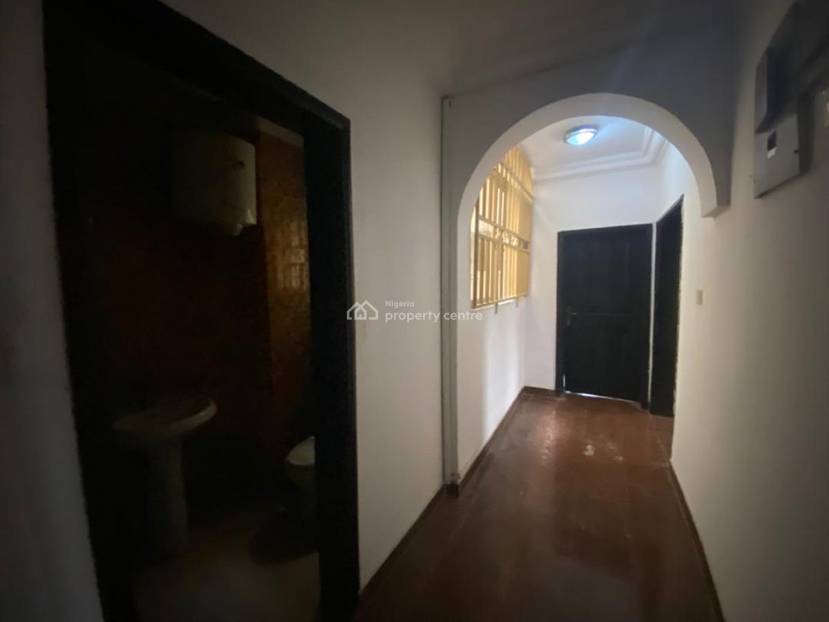 Standard 3 Bedroom Apartment, Lekki Phase 1, Lekki, Lagos, Flat / Apartment for Rent