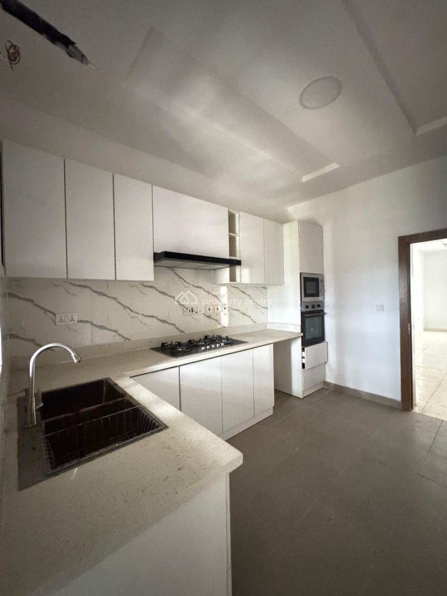 Spacious  2 Bedroom Apartments with Gym, Elevator, Central Gas System, Lekki Phase 1, Lekki, Lagos, Flat / Apartment for Sale