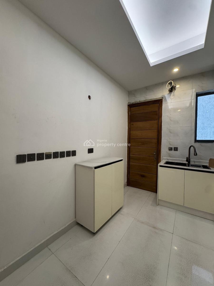 Spacious  2  Bedroom Apartment in a Well Secured Location, Lekki Phase 1, Lekki, Lagos, Flat / Apartment for Sale