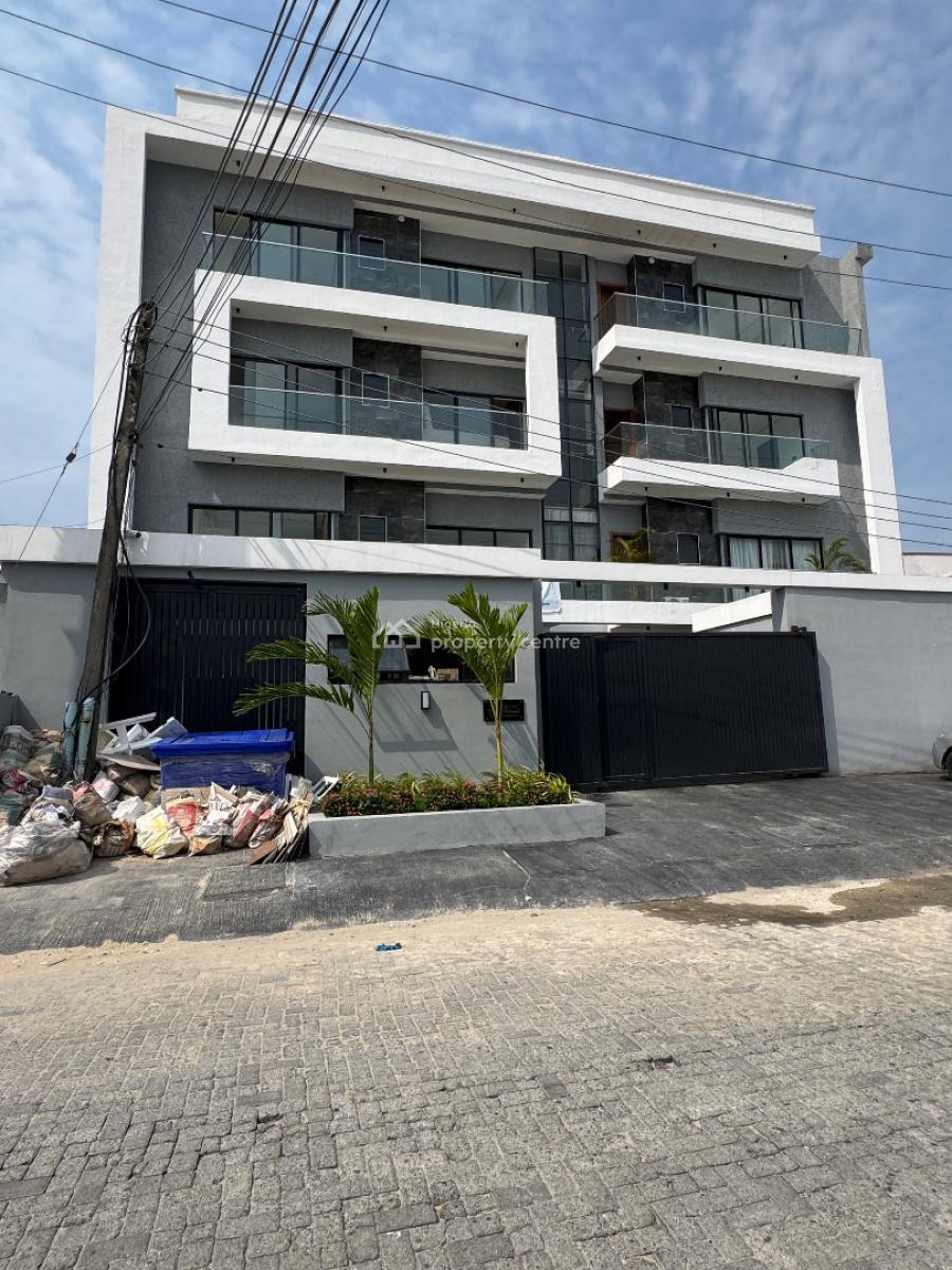 Spacious  3  Bedroom Apartment with Pool, Gym and Reception, Lekki Phase 1, Lekki, Lagos, Flat / Apartment for Sale