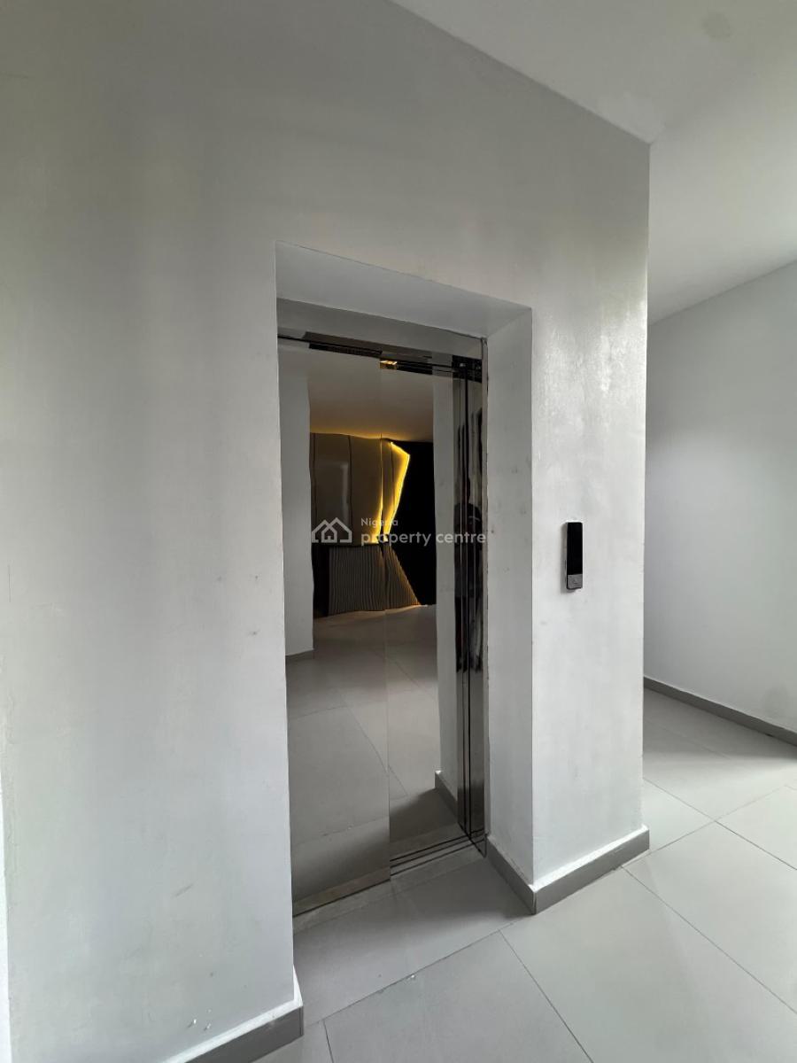 Spacious  3  Bedroom Apartment with Pool, Gym and Reception, Lekki Phase 1, Lekki, Lagos, Flat / Apartment for Sale